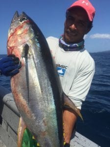 captain miguel with tuna caught on panama fishing vacatio