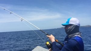 guest fighting a fish while on panama fishing vacation